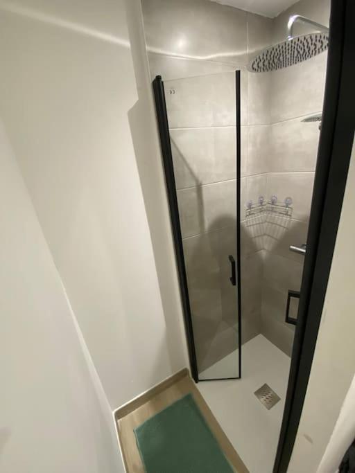 Appartement Familial, 2 Chambres, En Rdc Sur Cour Сен-Флорентен Экстерьер фото